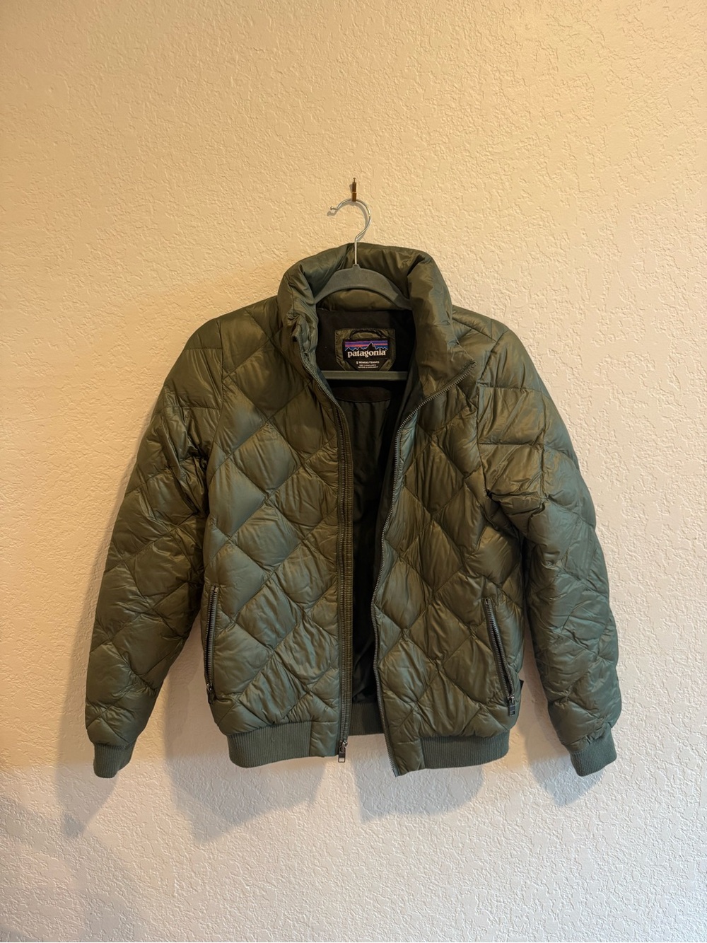 Patagonia womens Olive Green Quilted Insulated down Jacket